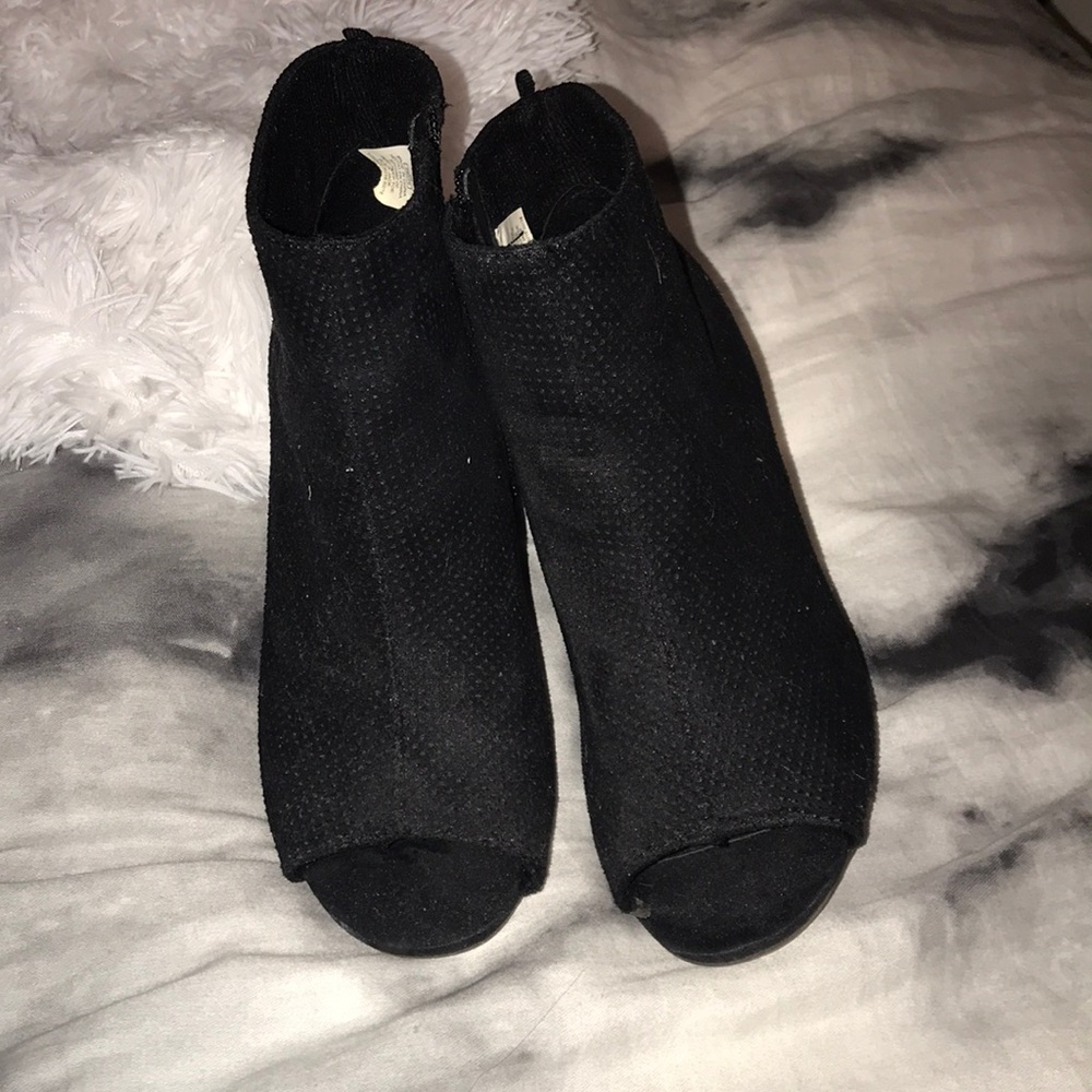 Open toed booties - Picture 2 of 2